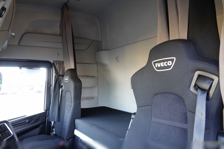 Iveco S-WAY / 530 / RETARDER / KLIMA POSTOJOWA / CAŁA NA PODUSZKACH / OPONY 100% / SPROWADZONY / PO KONTRAKCIE SERWISOWYM  zdjęcie 26