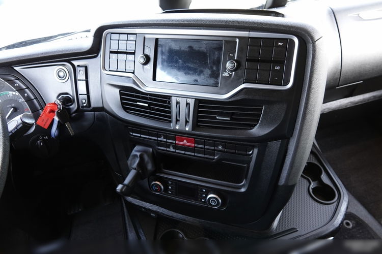 Iveco S-WAY / 530 / RETARDER / KLIMA POSTOJOWA / CAŁA NA PODUSZKACH / OPONY 100% / SPROWADZONY / PO KONTRAKCIE SERWISOWYM  zdjęcie 31