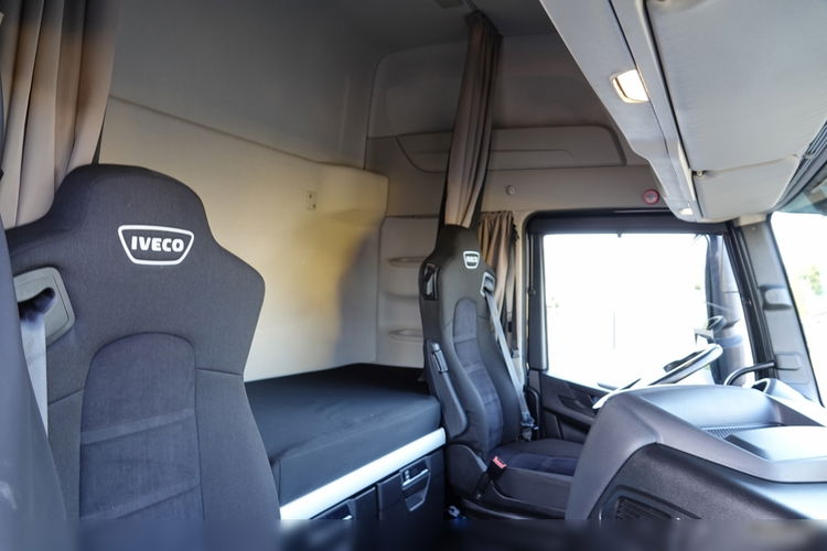Iveco S-WAY / 530 / RETARDER / KLIMA POSTOJOWA / CAŁA NA PODUSZKACH / OPONY 100% / SPROWADZONY / PO KONTRAKCIE SERWISOWYM  zdjęcie 37