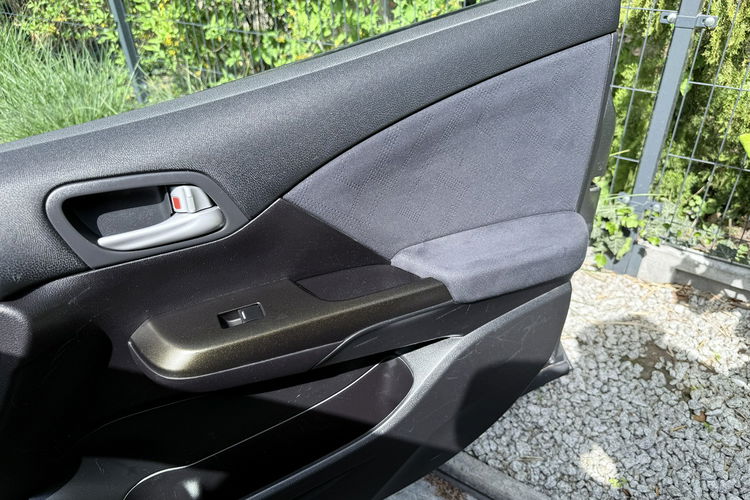 Honda Civic 1.8 V TEC Zadbana Serwisowana z bardzo niskim przebiegiem zdjęcie 17