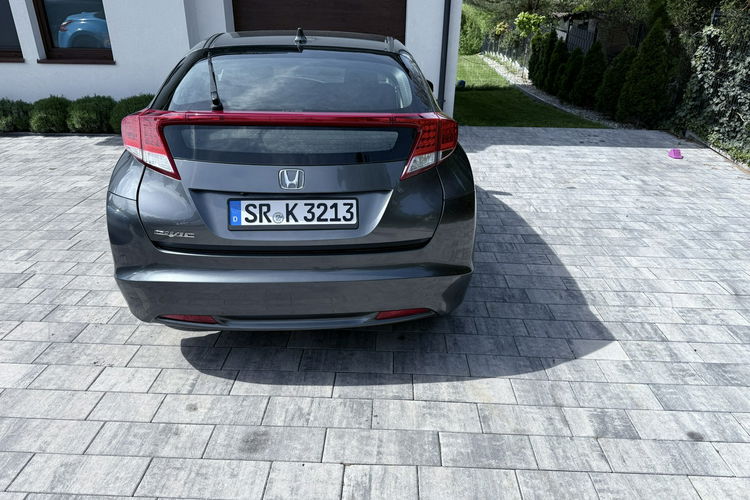 Honda Civic 1.8 V TEC Zadbana Serwisowana z bardzo niskim przebiegiem zdjęcie 23