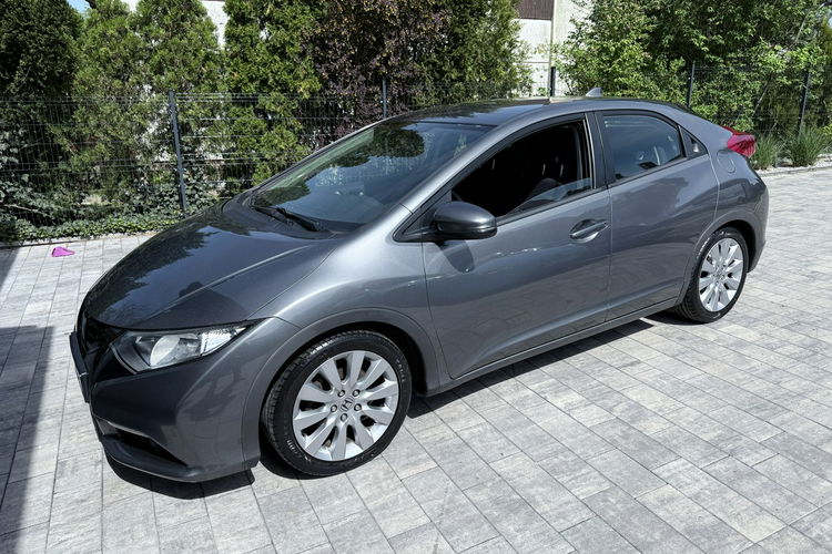 Honda Civic 1.8 V TEC Zadbana Serwisowana z bardzo niskim przebiegiem zdjęcie 24