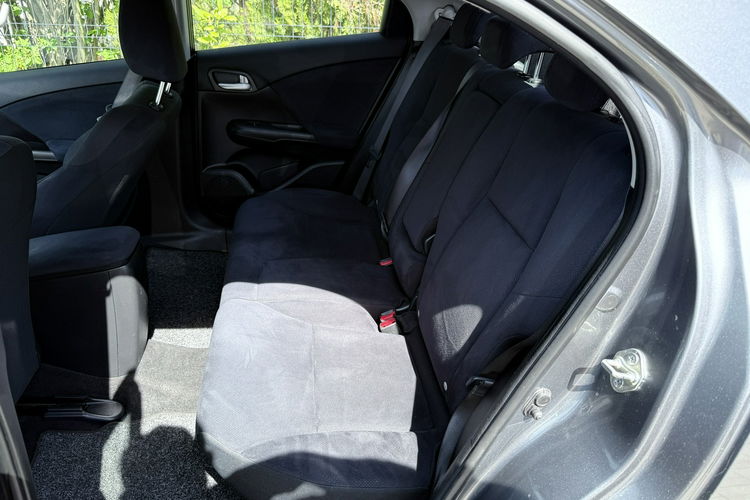 Honda Civic 1.8 V TEC Zadbana Serwisowana z bardzo niskim przebiegiem zdjęcie 8