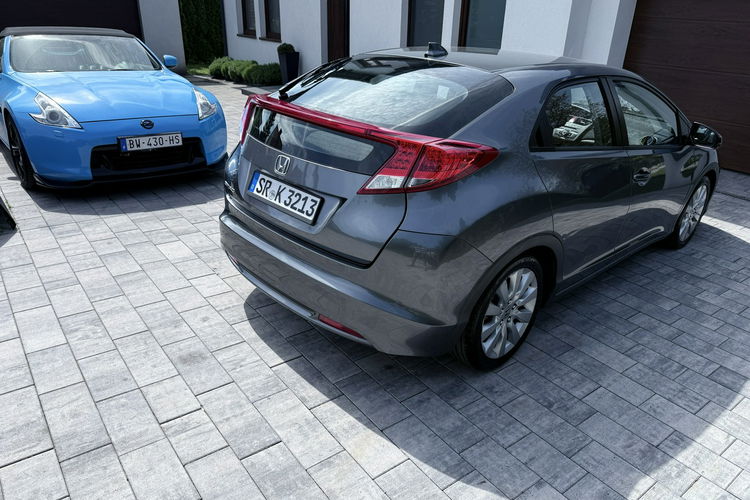 Honda Civic 1.8 V TEC Zadbana Serwisowana z bardzo niskim przebiegiem zdjęcie 9