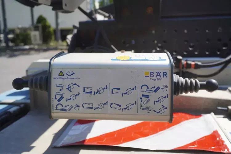 Mercedes Actros 2542 / Kabina Gigasalonka / BDF / 190 tys. km zdjęcie 11