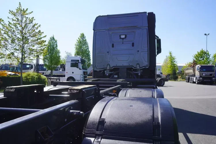 Mercedes Actros 2542 / Kabina Gigasalonka / BDF / 190 tys. km zdjęcie 12