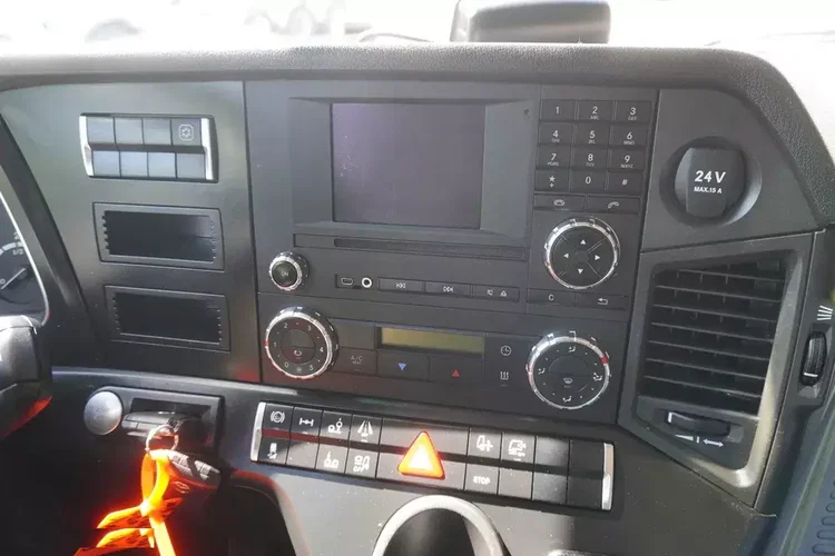 Mercedes Actros 2542 / Kabina Gigasalonka / BDF / 190 tys. km zdjęcie 16
