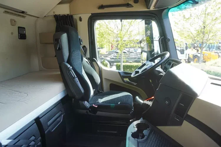 Mercedes Actros 2542 / Kabina Gigasalonka / BDF / 190 tys. km zdjęcie 27