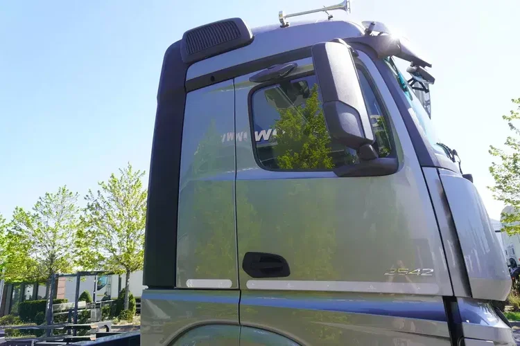 Mercedes Actros 2542 / Kabina Gigasalonka / BDF / 190 tys. km zdjęcie 30