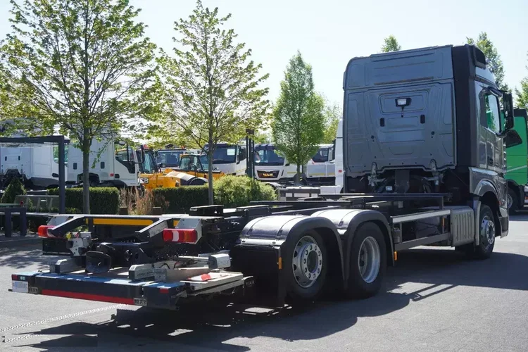 Mercedes Actros 2542 / Kabina Gigasalonka / BDF / 190 tys. km zdjęcie 5