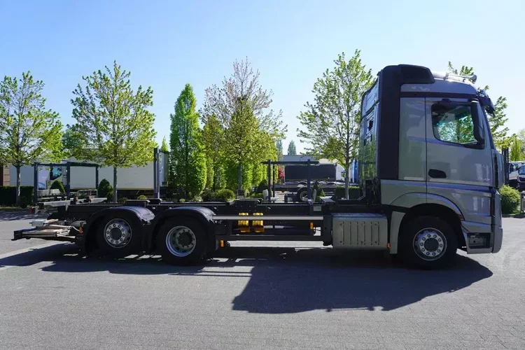 Mercedes Actros 2542 / Kabina Gigasalonka / BDF / 190 tys. km zdjęcie 6