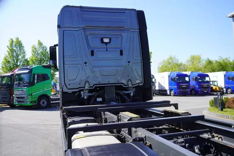 Mercedes Actros 2542 / Kabina Gigasalonka / BDF / 190 tys. km zdjęcie 9
