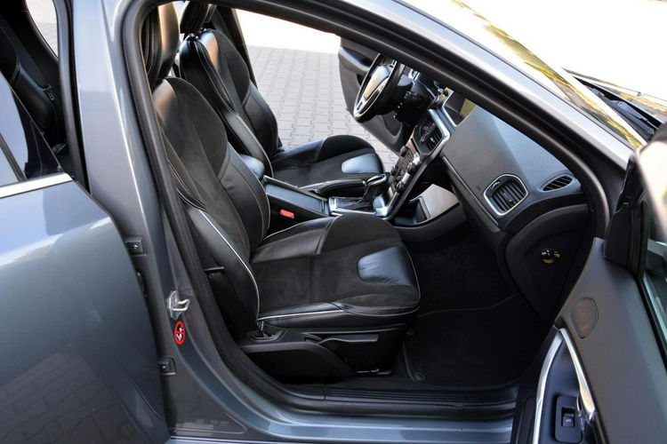 Volvo V40 R-Design Xenon LED Automat Kamera Navi Skóry Virtual zegary Alu 18" zdjęcie 17