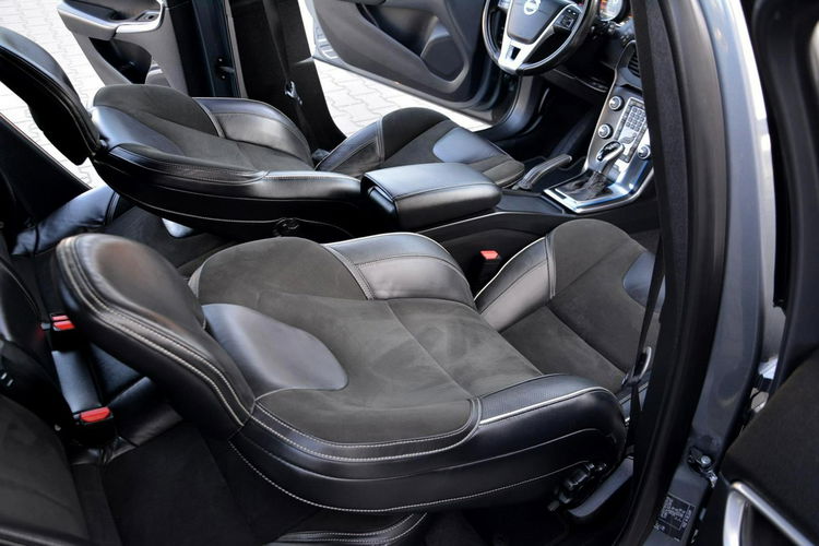 Volvo V40 R-Design Xenon LED Automat Kamera Navi Skóry Virtual zegary Alu 18" zdjęcie 19