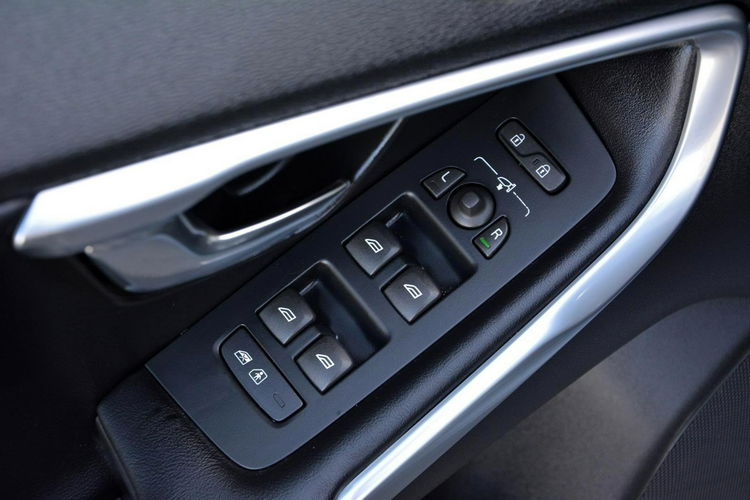 Volvo V40 R-Design Xenon LED Automat Kamera Navi Skóry Virtual zegary Alu 18" zdjęcie 32