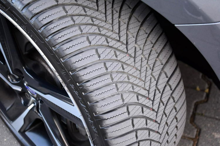 Volvo V40 R-Design Xenon LED Automat Kamera Navi Skóry Virtual zegary Alu 18" zdjęcie 38