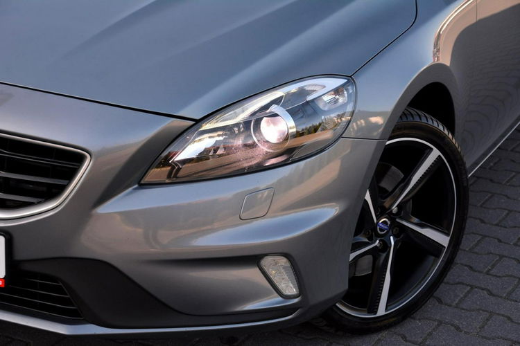 Volvo V40 R-Design Xenon LED Automat Kamera Navi Skóry Virtual zegary Alu 18" zdjęcie 8