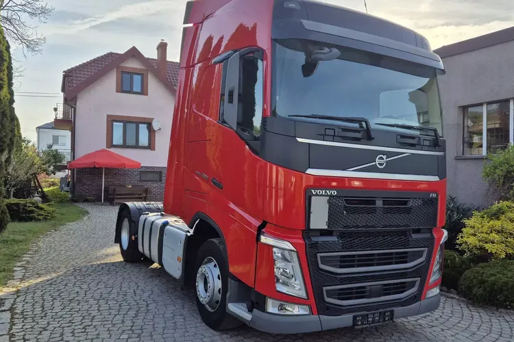 Volvo FH GLOBETROTTER zdjęcie 3