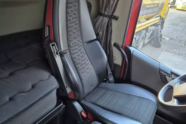 Volvo FH GLOBETROTTER zdjęcie 31