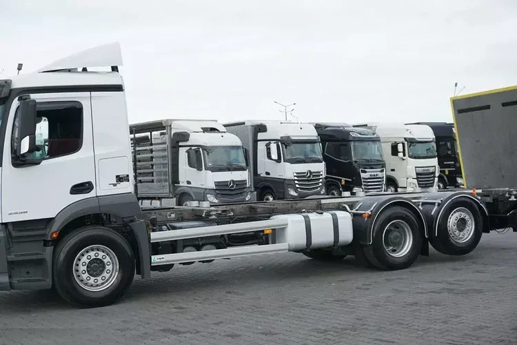 Mercedes / ANTOS / 2535 / ACC / E 6 / BDF + WINDA / 7.15 , 7.45, 7.82 M / OŚ SKRĘTNA zdjęcie 25