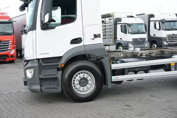 Mercedes / ANTOS / 2535 / ACC / E 6 / BDF + WINDA / 7.15 , 7.45, 7.82 M / OŚ SKRĘTNA zdjęcie 26