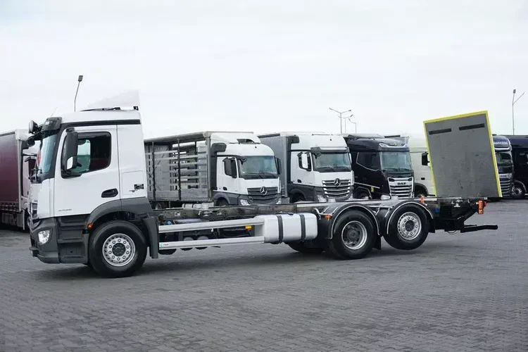 Mercedes / ANTOS / 2535 / ACC / E 6 / BDF + WINDA / 7.15 , 7.45, 7.82 M / OŚ SKRĘTNA zdjęcie 3