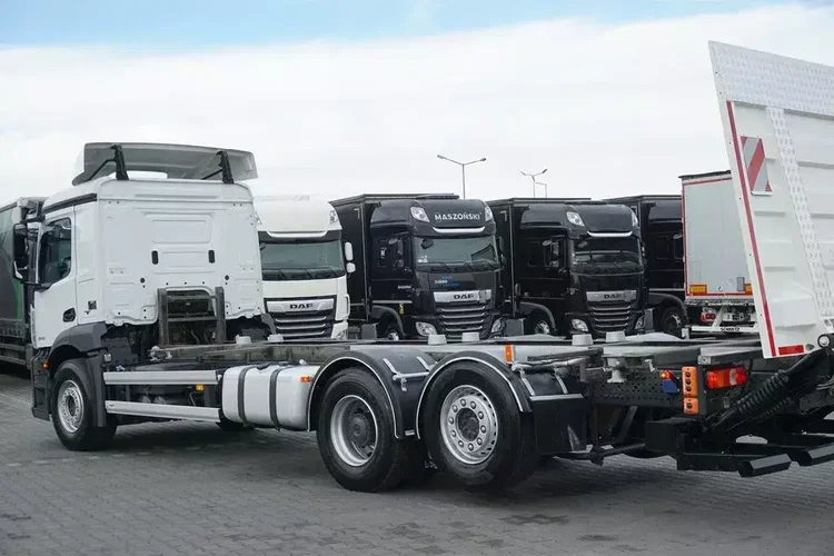 Mercedes / ANTOS / 2535 / ACC / E 6 / BDF + WINDA / 7.15 , 7.45, 7.82 M / OŚ SKRĘTNA zdjęcie 31