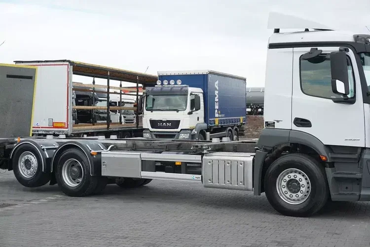 Mercedes / ANTOS / 2535 / ACC / E 6 / BDF + WINDA / 7.15 , 7.45, 7.82 M / OŚ SKRĘTNA zdjęcie 39