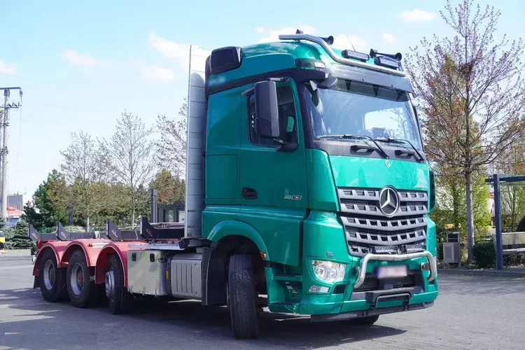 Mercedes Arocs 3563 8×4 / 630 KM / oś skrętna / Zabudowa z kłonicami zdjęcie 11