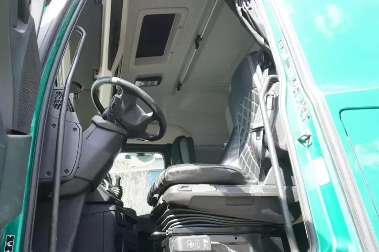 Mercedes Arocs 3563 8×4 / 630 KM / oś skrętna / Zabudowa z kłonicami zdjęcie 17