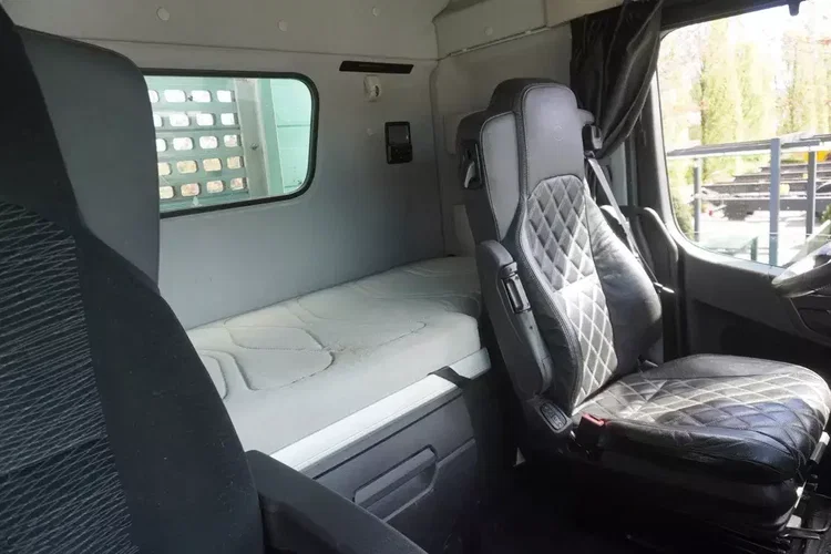 Mercedes Arocs 3563 8×4 / 630 KM / oś skrętna / Zabudowa z kłonicami zdjęcie 25