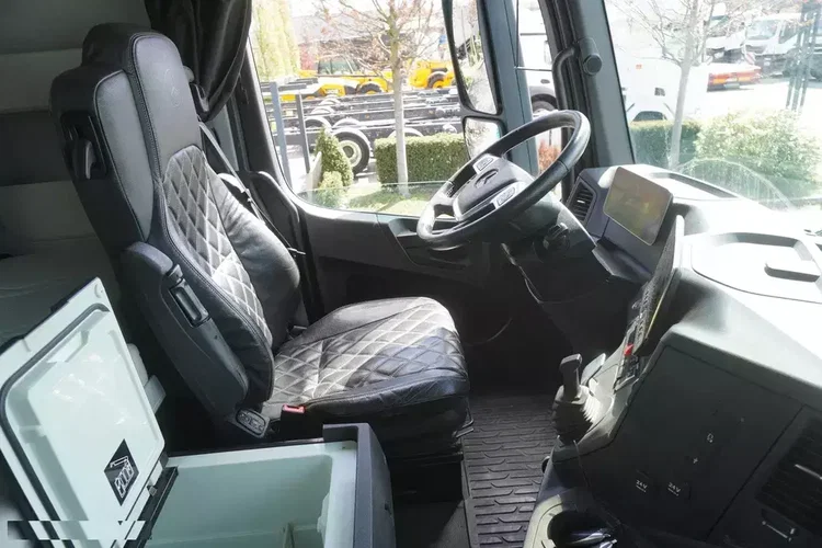 Mercedes Arocs 3563 8×4 / 630 KM / oś skrętna / Zabudowa z kłonicami zdjęcie 26