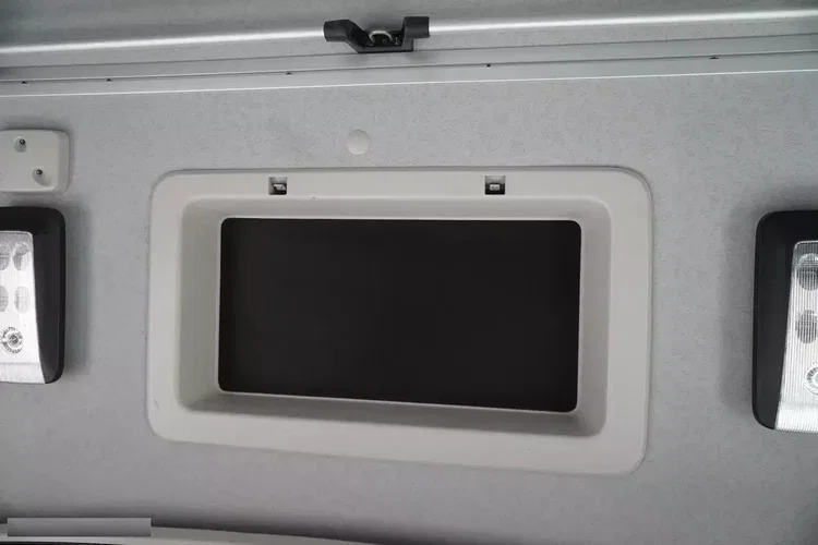 Mercedes Arocs 3563 8×4 / 630 KM / oś skrętna / Zabudowa z kłonicami zdjęcie 27