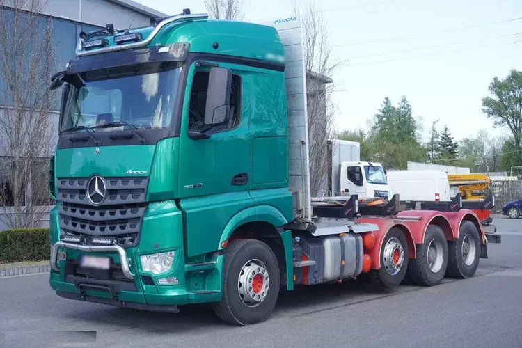 Mercedes Arocs 3563 8×4 / 630 KM / oś skrętna / Zabudowa z kłonicami zdjęcie 4