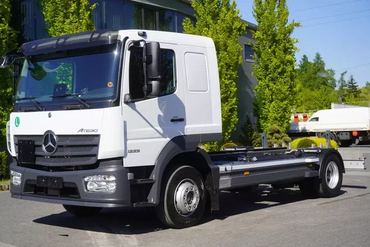 Mercedes Atego 1223 / FULL ADR / Rama 440 cm / Kab. sypialna / 175 tys. km zdjęcie 1