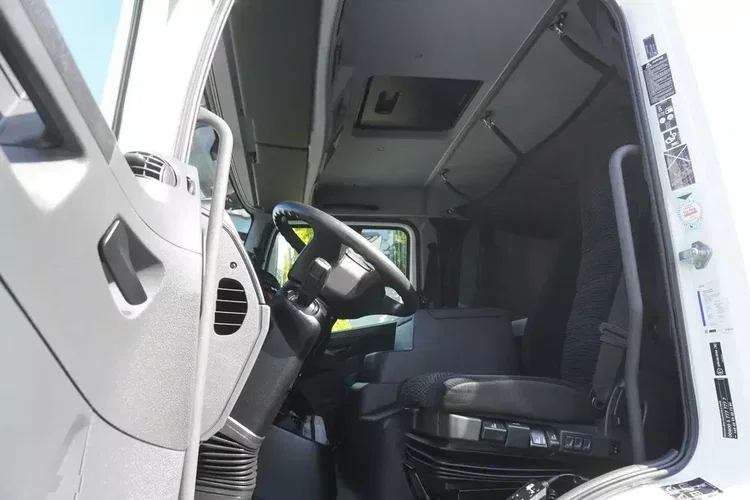 Mercedes Atego 1223 / FULL ADR / Rama 440 cm / Kab. sypialna / 175 tys. km zdjęcie 17