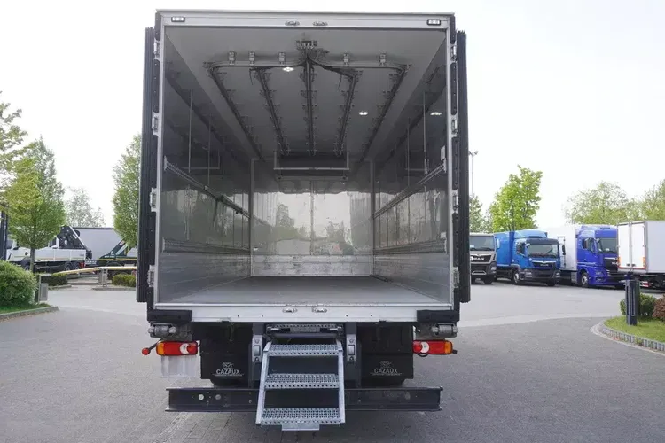 Renault D13 / 90 tys. km / Chłodnia hakowa / Thermoking T800R / 2 sztuki zdjęcie 9