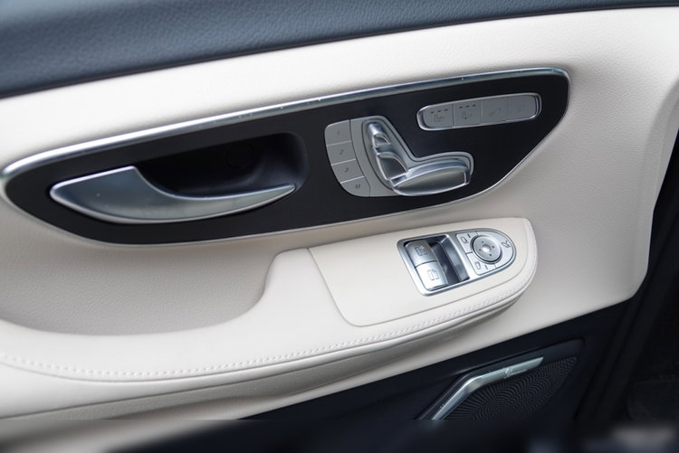 Mercedes -Benz V-Class V 300 d EXCLUSIVE długa zdjęcie 25