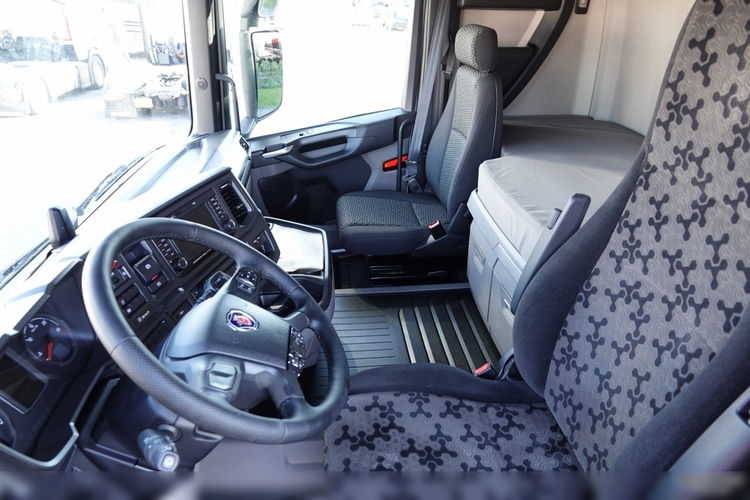 Scania R 450 / RETARDER / CAŁA NA PODUSZKACH / OPONY 100 % / ALUFELGI / SPROWADZONA / PO KONTRAKCIE SERWISOWYM zdjęcie 24