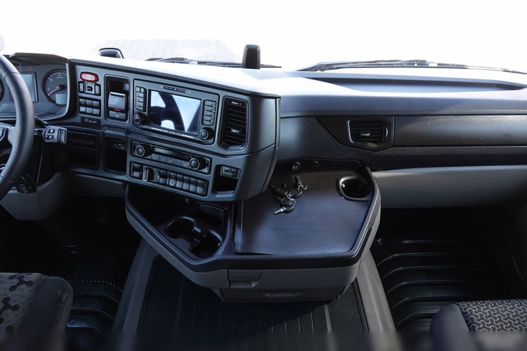 Scania R 450 / RETARDER / CAŁA NA PODUSZKACH / OPONY 100 % / ALUFELGI / SPROWADZONA / PO KONTRAKCIE SERWISOWYM zdjęcie 31