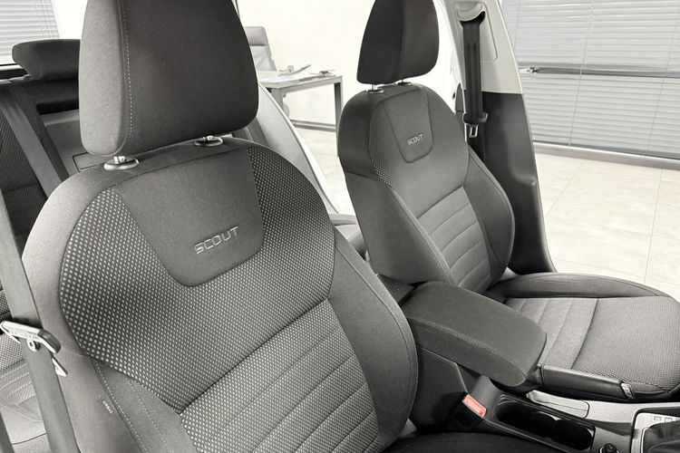 Skoda Octavia SCOUT 2.0 TDI 184KM DSG 4x4 AppleCar LED Duża Navi Tempomat Black HAK zdjęcie 15