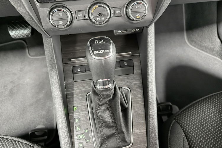 Skoda Octavia SCOUT 2.0 TDI 184KM DSG 4x4 AppleCar LED Duża Navi Tempomat Black HAK zdjęcie 19