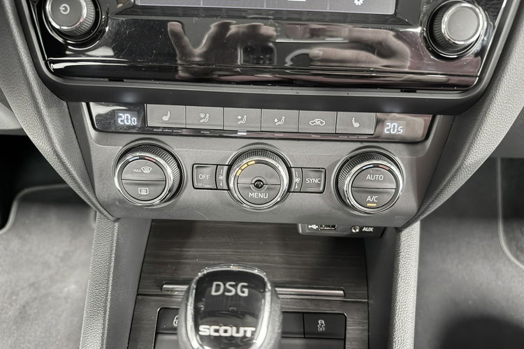Skoda Octavia SCOUT 2.0 TDI 184KM DSG 4x4 AppleCar LED Duża Navi Tempomat Black HAK zdjęcie 20