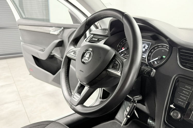 Skoda Octavia SCOUT 2.0 TDI 184KM DSG 4x4 AppleCar LED Duża Navi Tempomat Black HAK zdjęcie 22