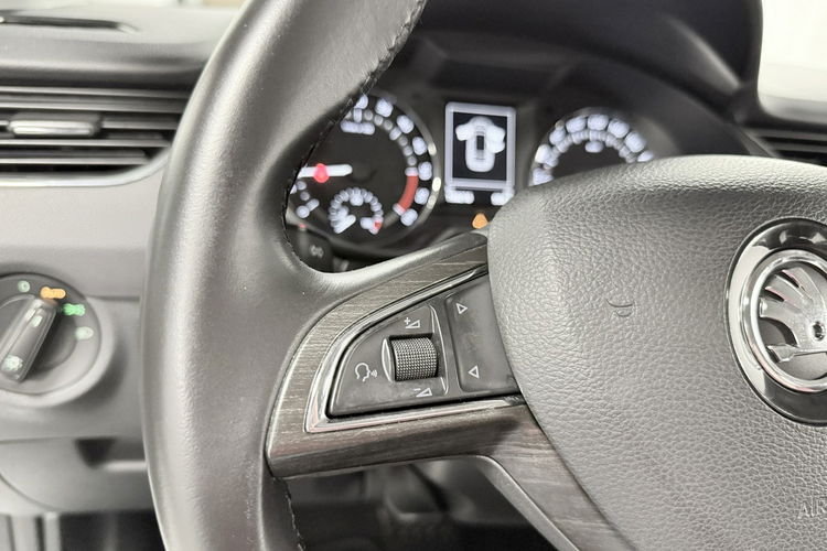 Skoda Octavia SCOUT 2.0 TDI 184KM DSG 4x4 AppleCar LED Duża Navi Tempomat Black HAK zdjęcie 39