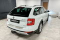samochód osobowy Skoda zdjęcie 4