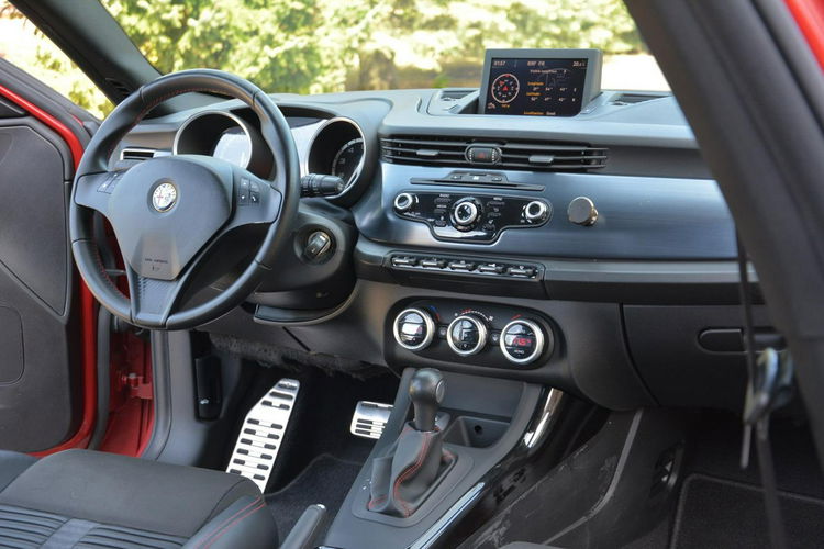 Alfa Romeo Giulietta 1.4T(170KM) Automat xenon ledy Navi czerwona nić Skóry Veloce Parkt. zdjęcie 19