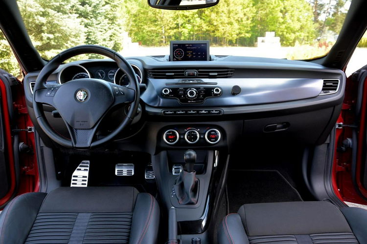 Alfa Romeo Giulietta 1.4T(170KM) Automat xenon ledy Navi czerwona nić Skóry Veloce Parkt. zdjęcie 23