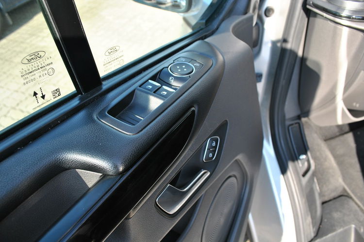 Tourneo Custom 2.0EcoBlue 185KM Hybrid M6 Sport 320L2 8-osobowy ASO Forda zdjęcie 17