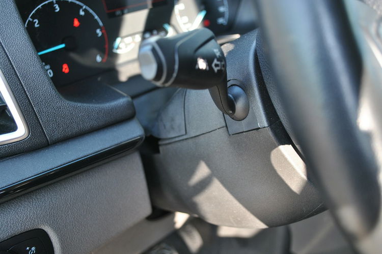 Tourneo Custom 2.0EcoBlue 185KM Hybrid M6 Sport 320L2 8-osobowy ASO Forda zdjęcie 18